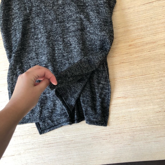 Cute charcoal tank with side slits - Picture 2 of 3